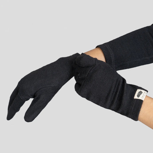 thermo regulate gloves lightweight color black